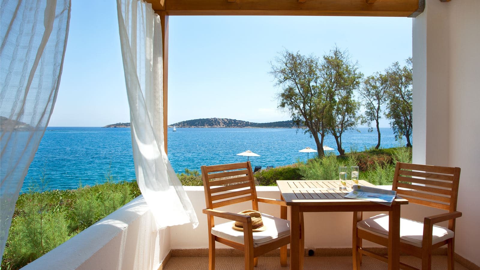 rooms-bungalow-sea-front