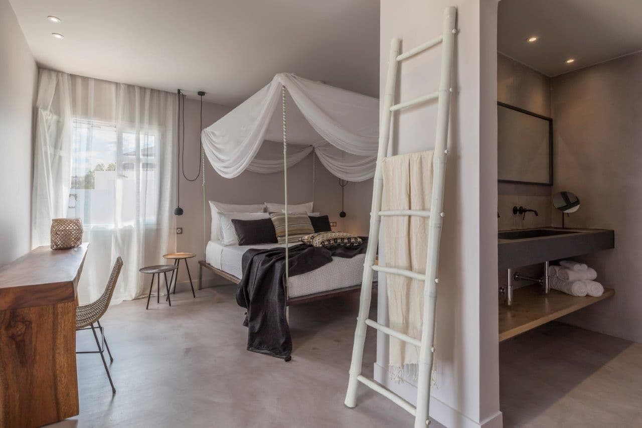 rooms-3-bedroom-waterfront-villa-private-pool