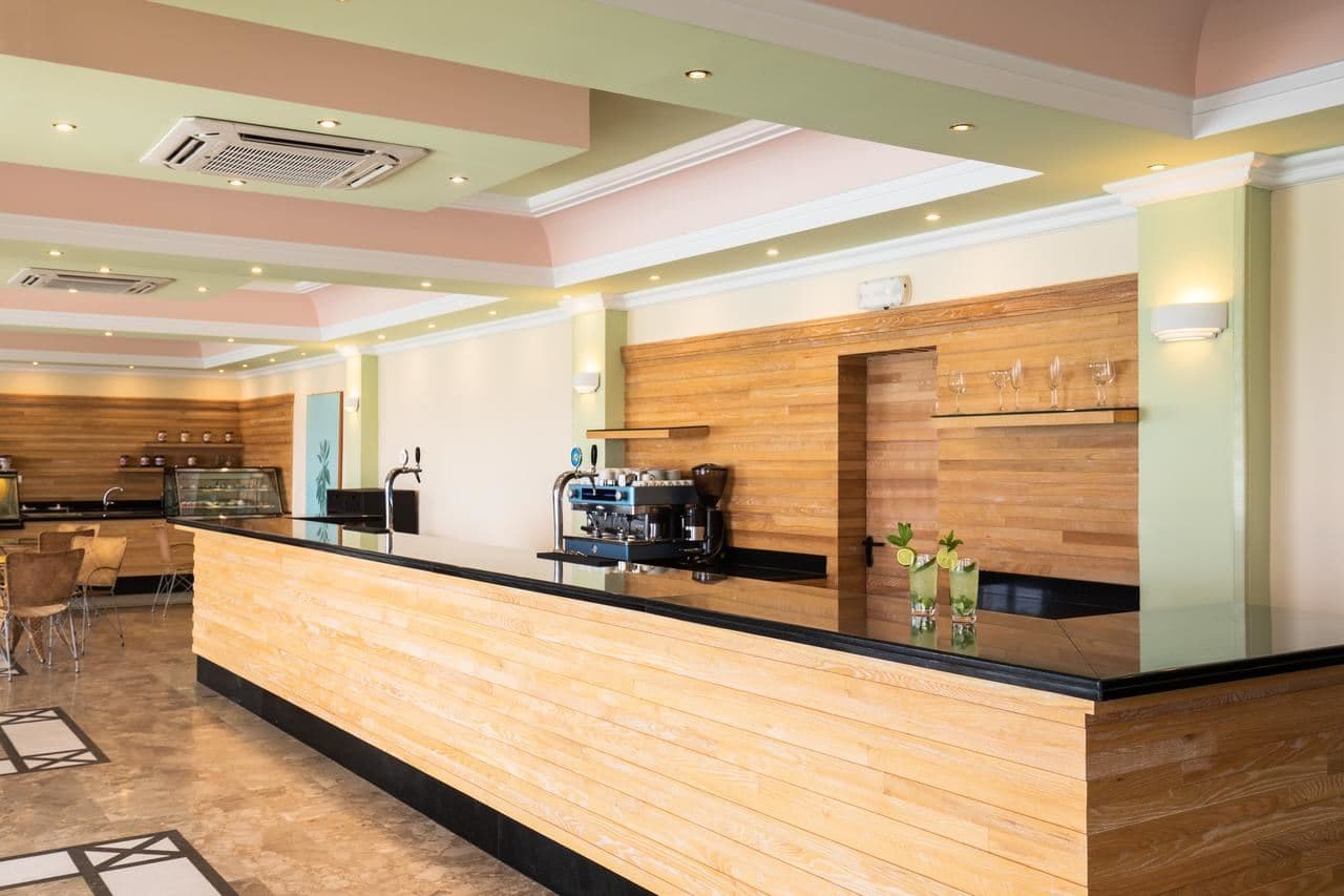 bars-main-bar