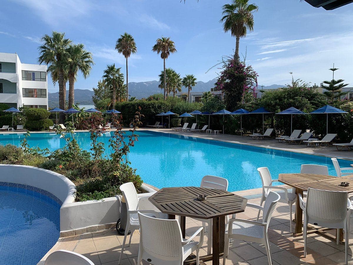 restaurants-pool--snack-bar