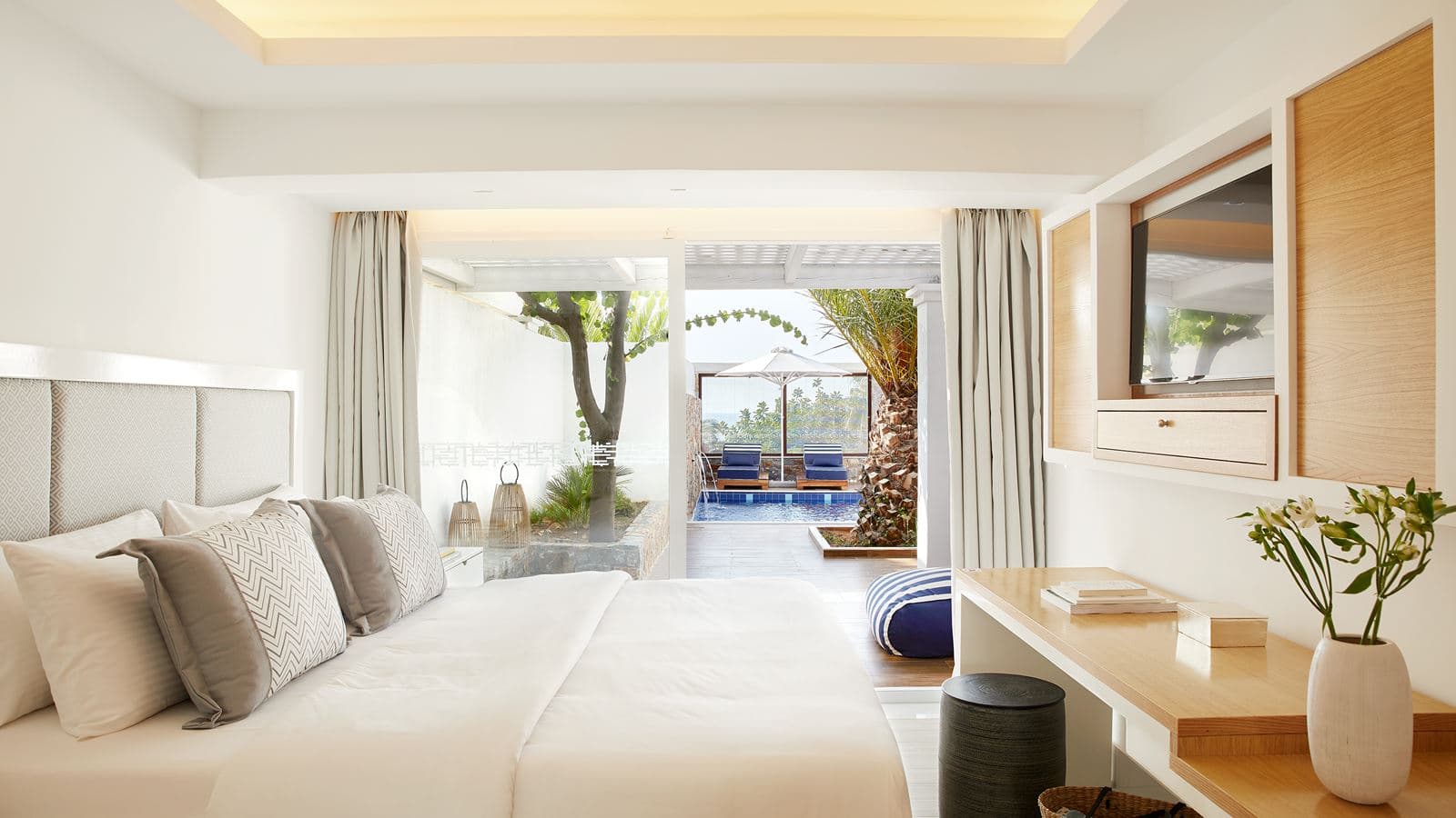 rooms-royal-villa-3-bedrooms-jacuzzi--private-pool