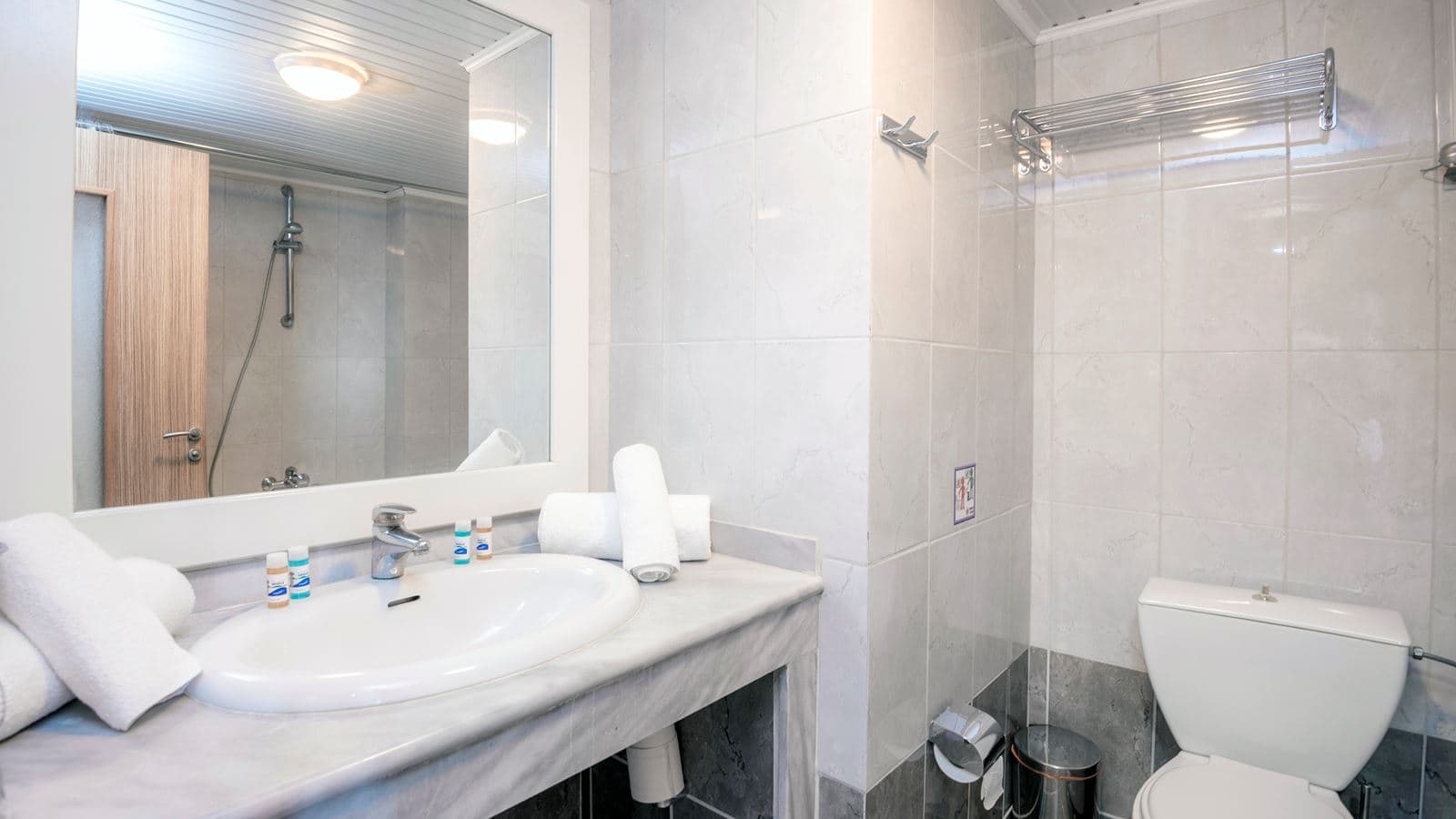 rooms-standard-twin-room-with-sea-view--balcony-or-terrace