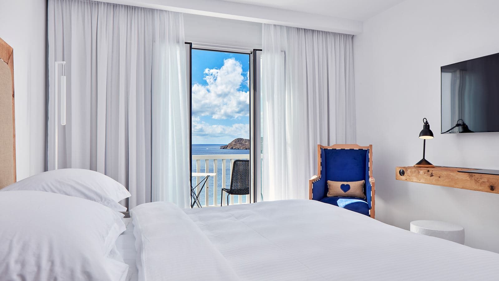rooms-double-or-twin-superior-king-bed