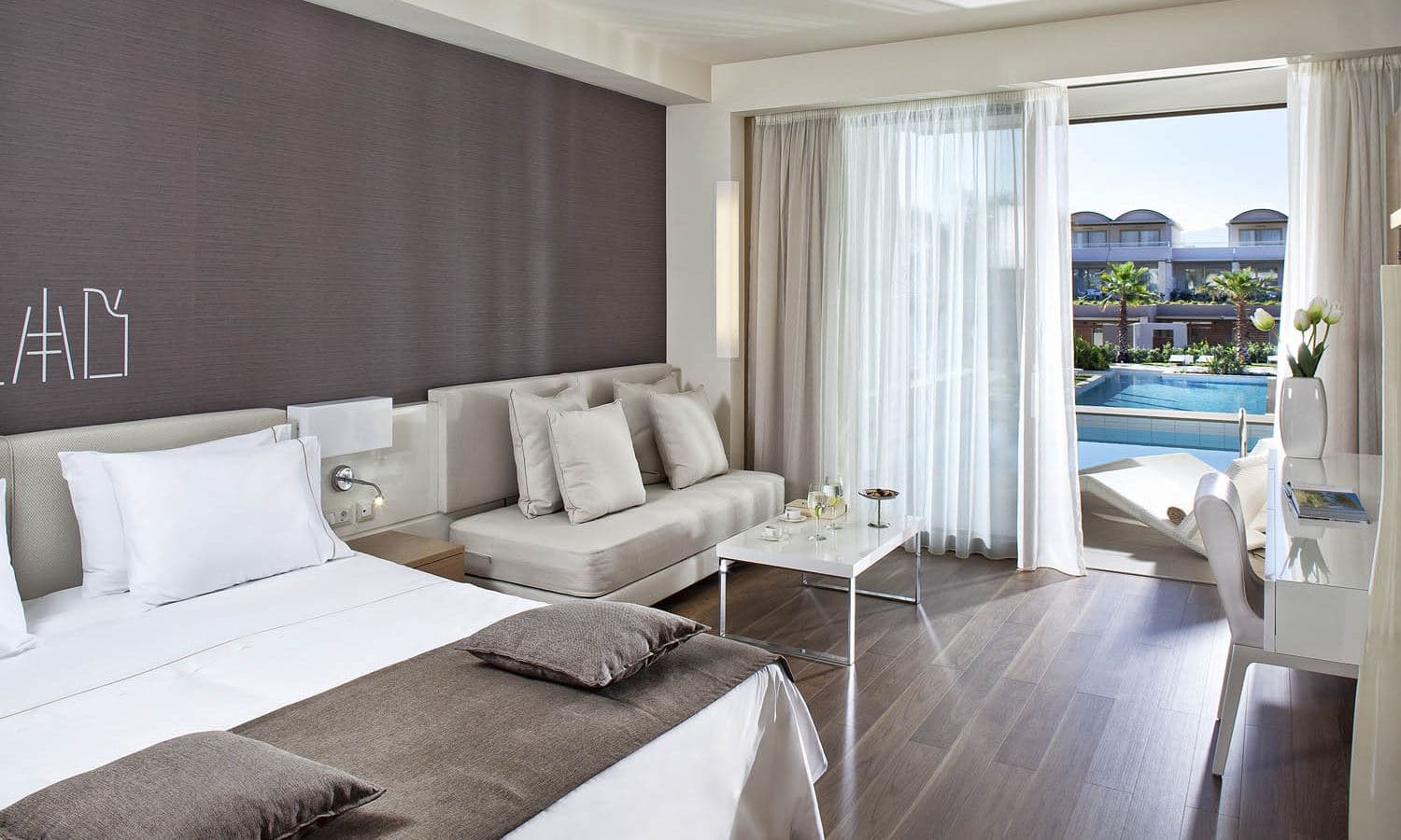 rooms-deluxe-room-private-pool