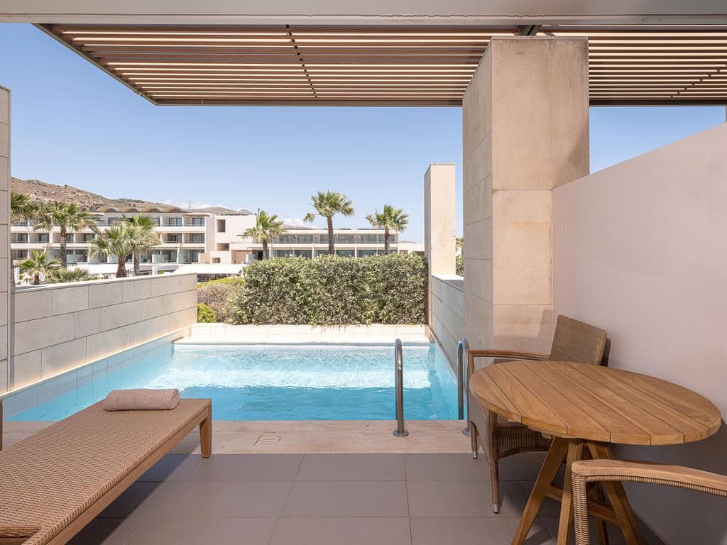 rooms-deluxe-room-private-pool