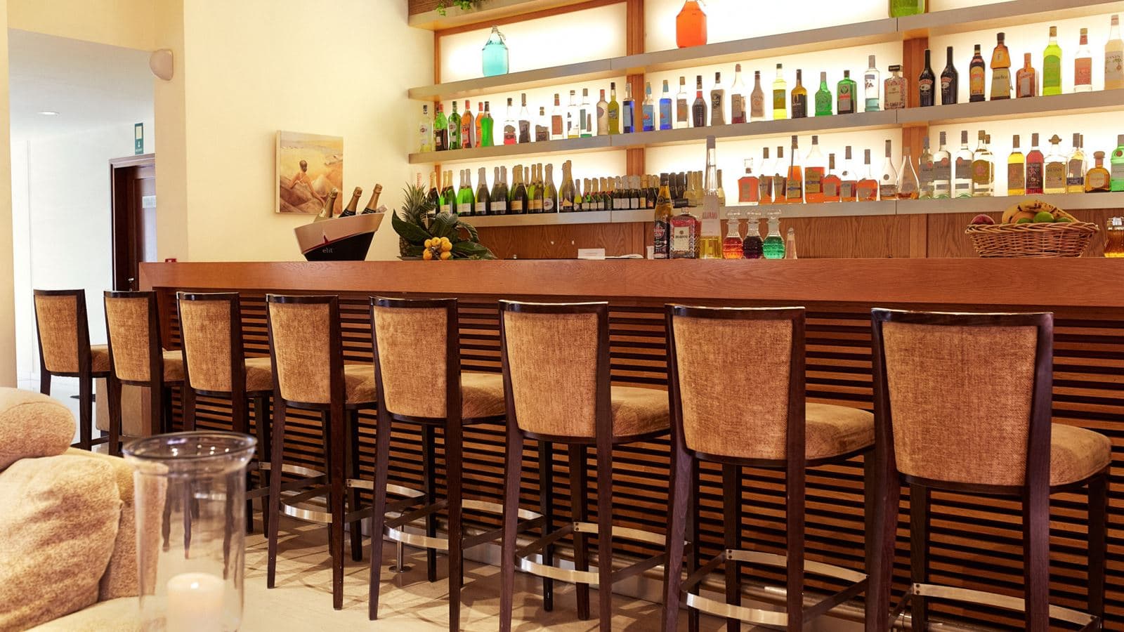 bars-main-lobby-bar
