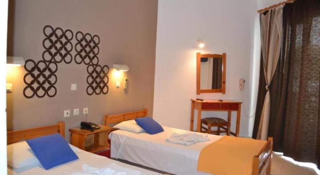rooms-studio-garden-view