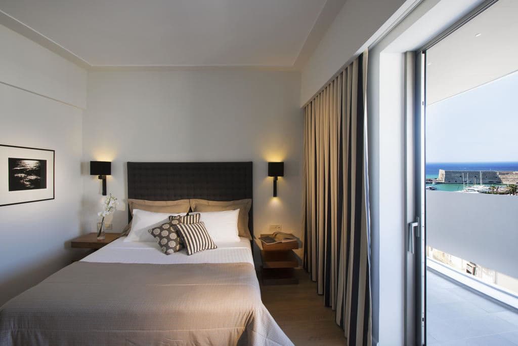 rooms-superior-room