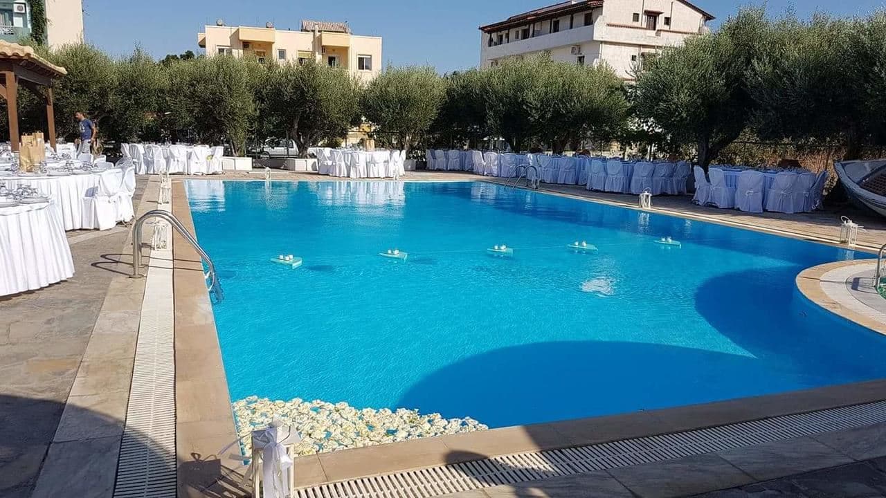 restaurants-poolside-restaurant