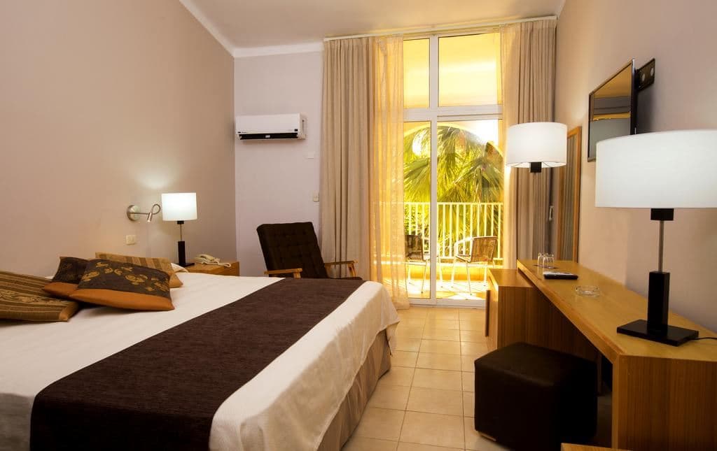 rooms-standard-room