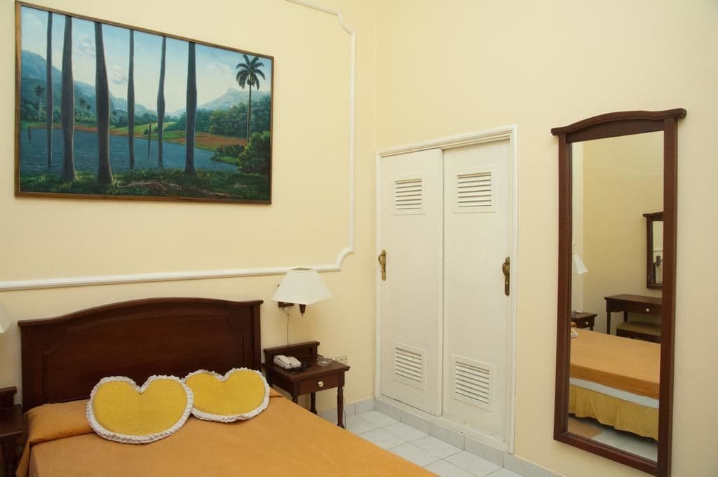 rooms-standard-room