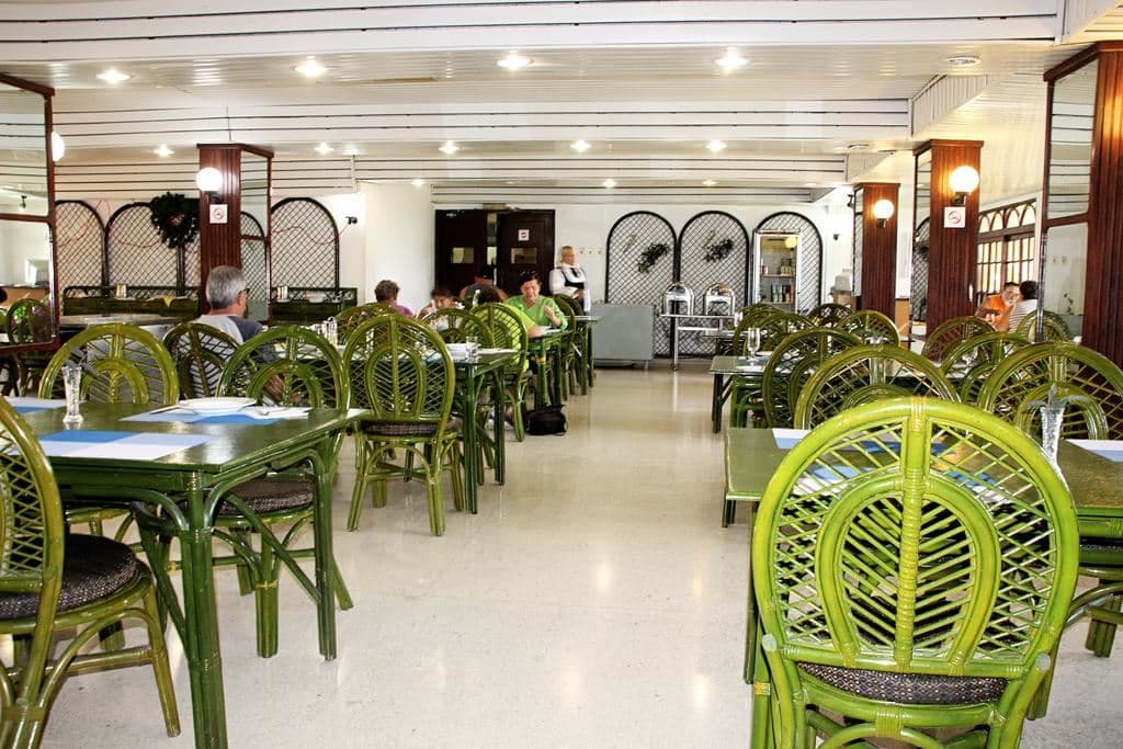 restaurants-restaurant