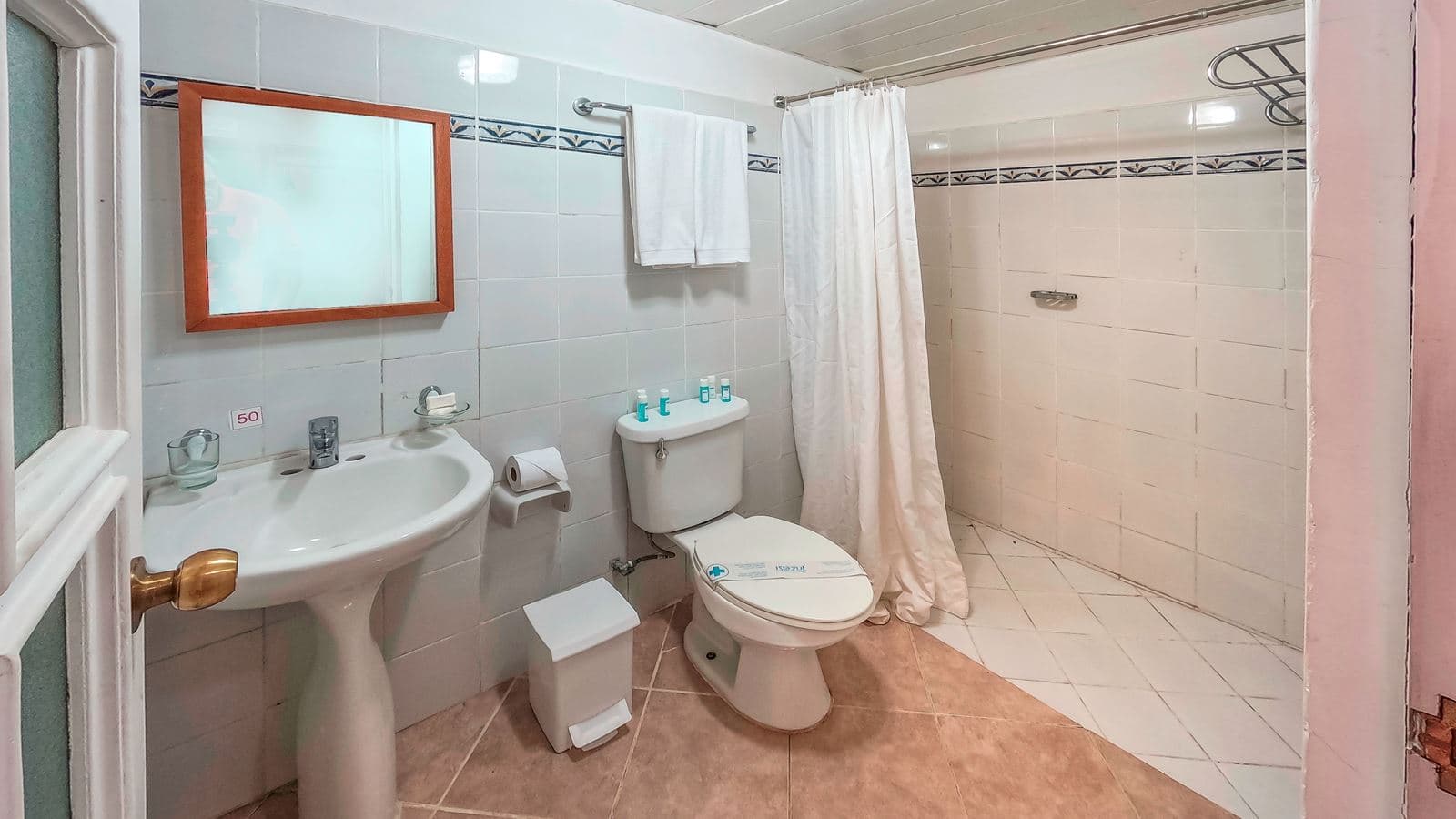 rooms-standard-room