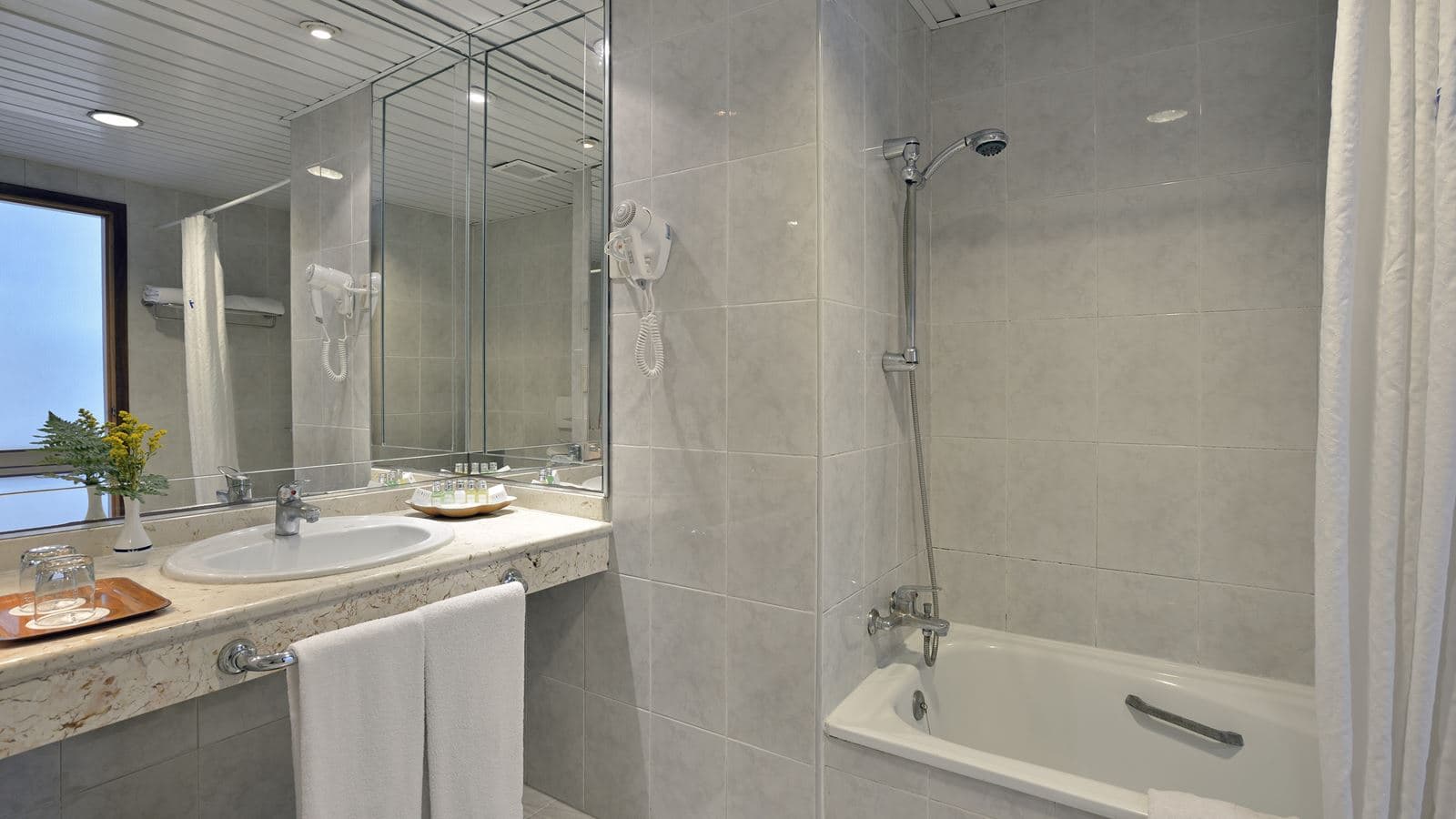 rooms-tryp-room