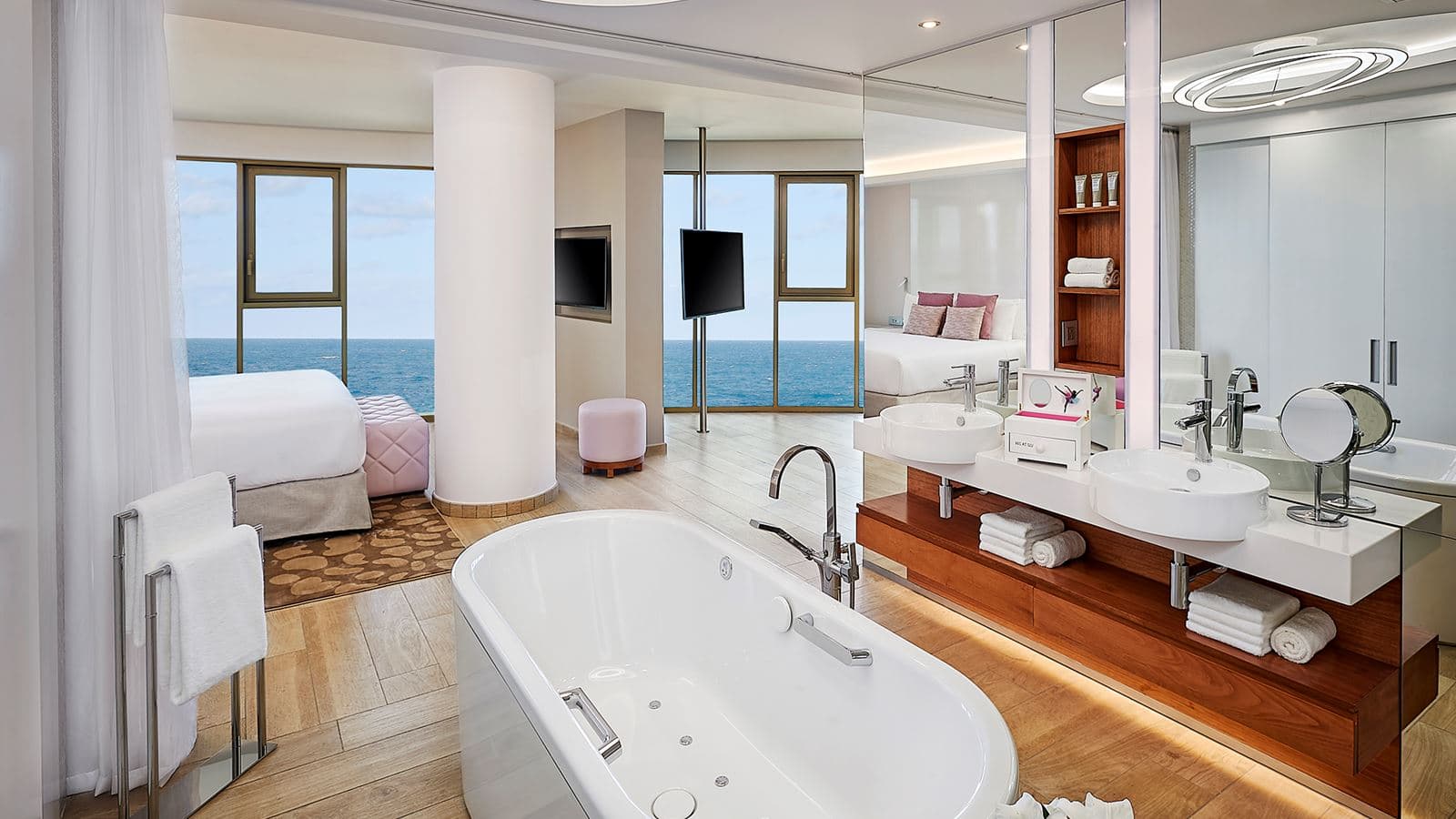 rooms-luxury-suite-ocean-sunset--fortress-sky-level