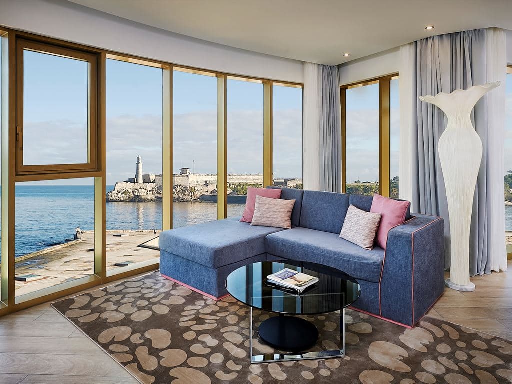 rooms-luxury-suite-ocean-sunset--fortress-sky-level