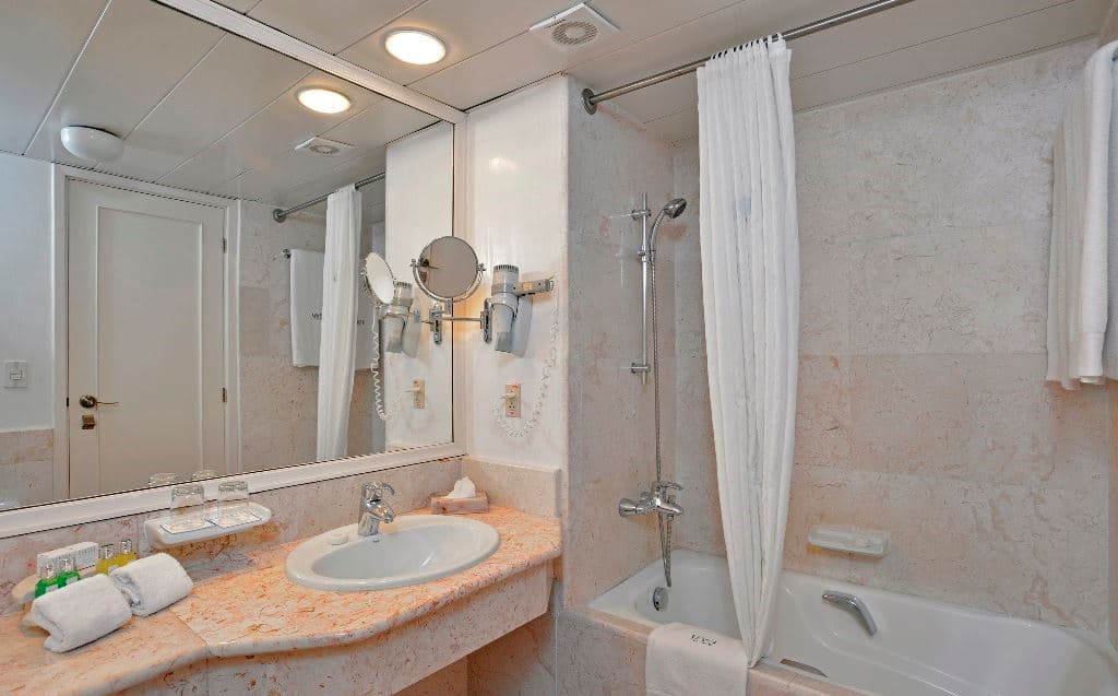 rooms-classic-room
