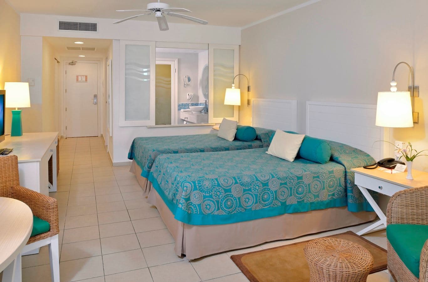 rooms-classic-room