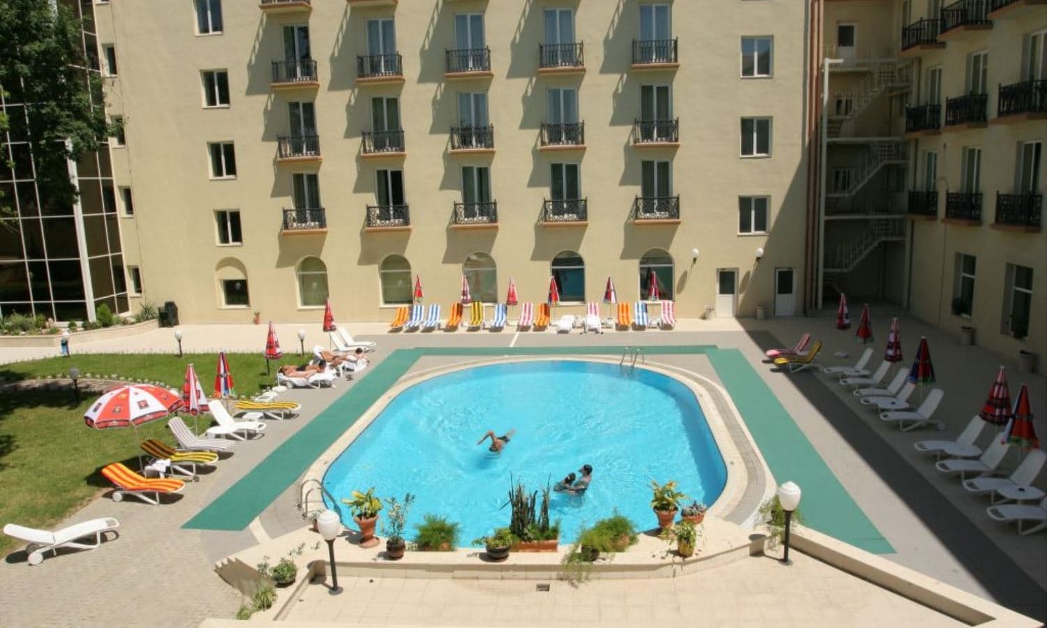 pools-outdoor-pool