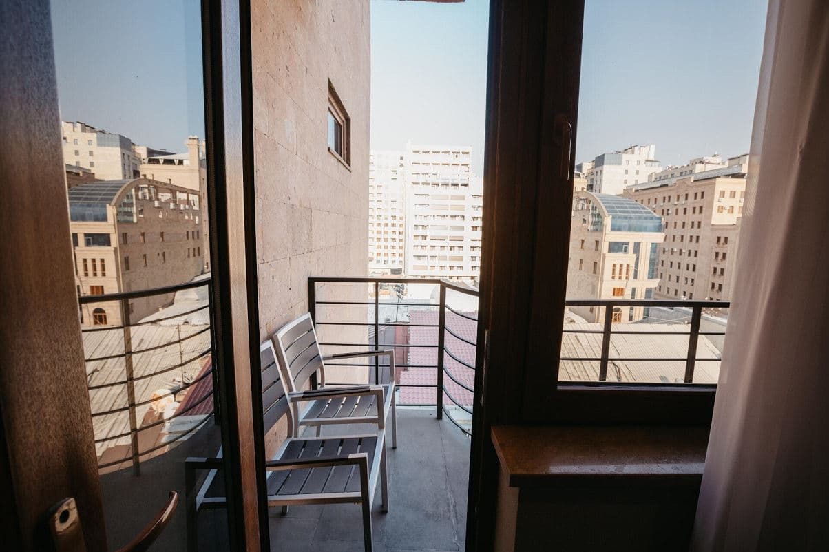 rooms-comfort-room-with-balcony-dbltwn