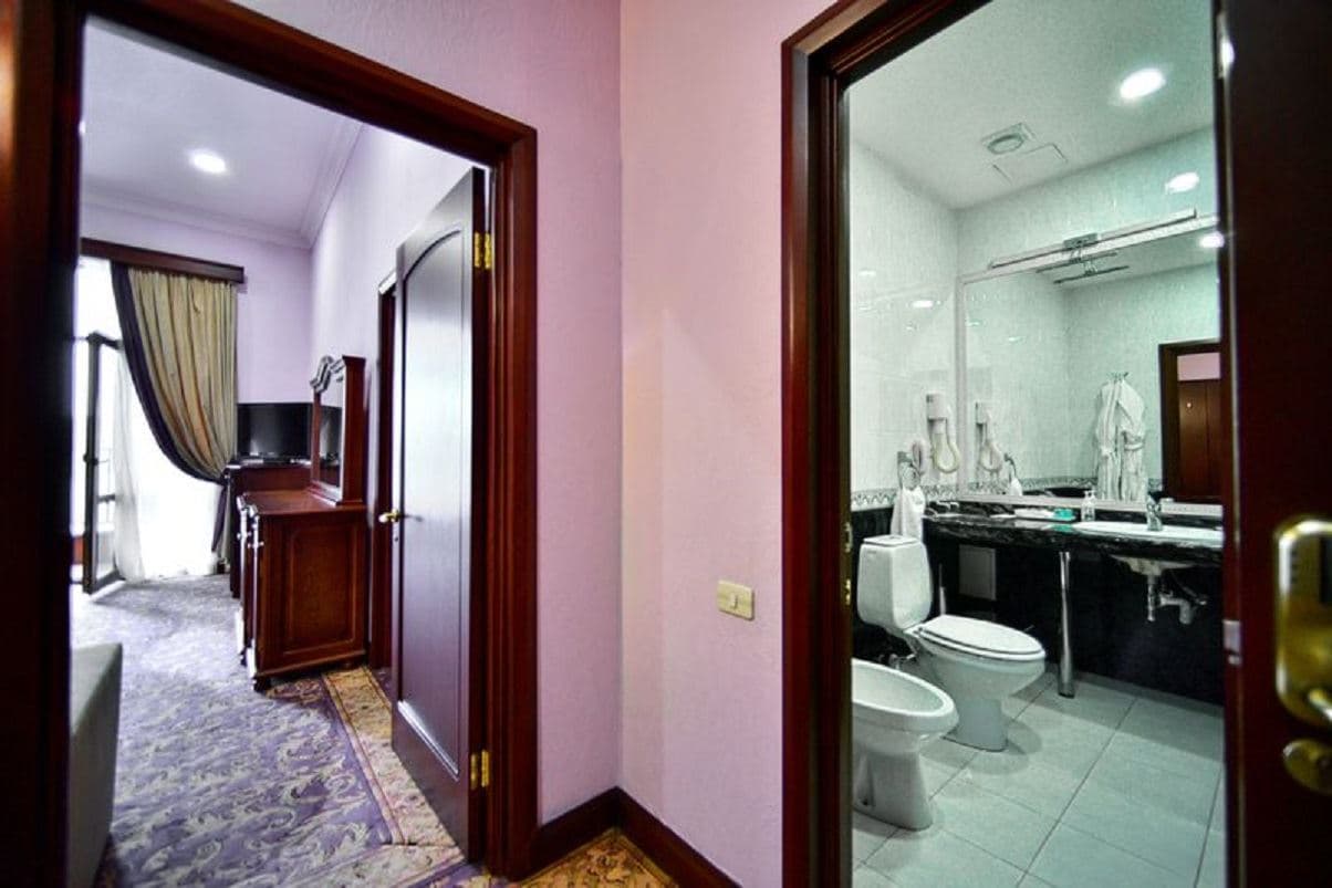 rooms-senior-suite