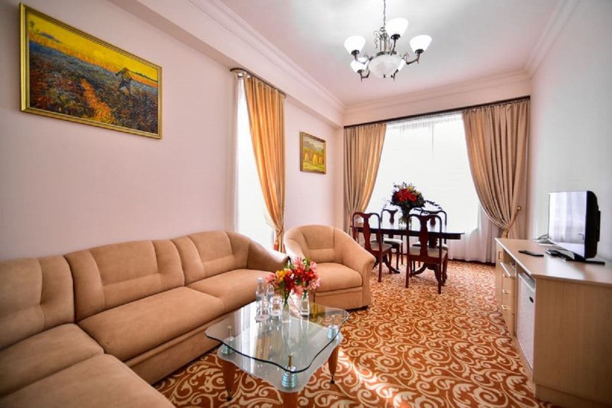 rooms-senior-suite