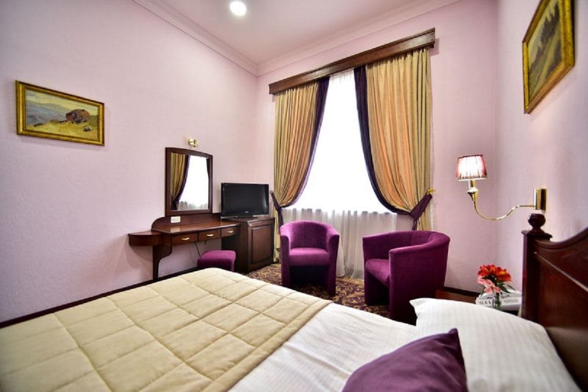 rooms-senior-suite