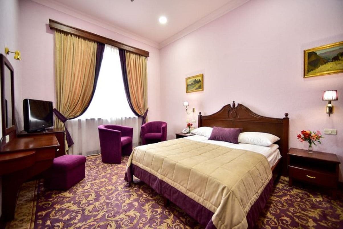 rooms-senior-suite