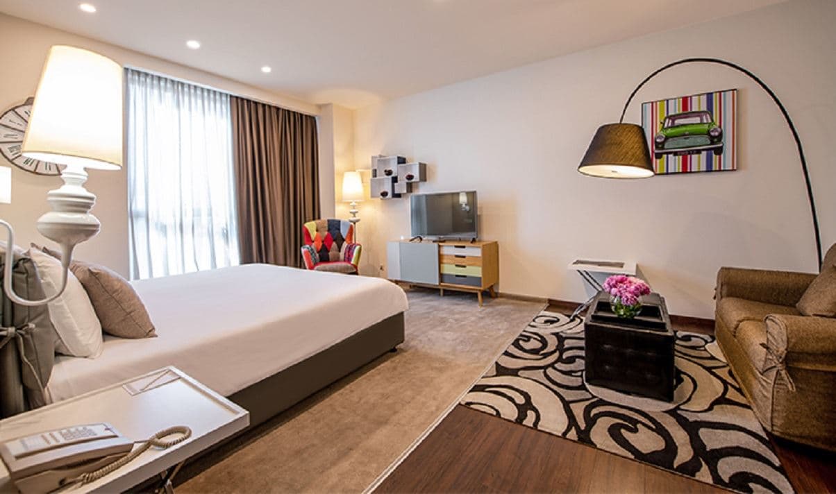 rooms-deluxe-king-sgl