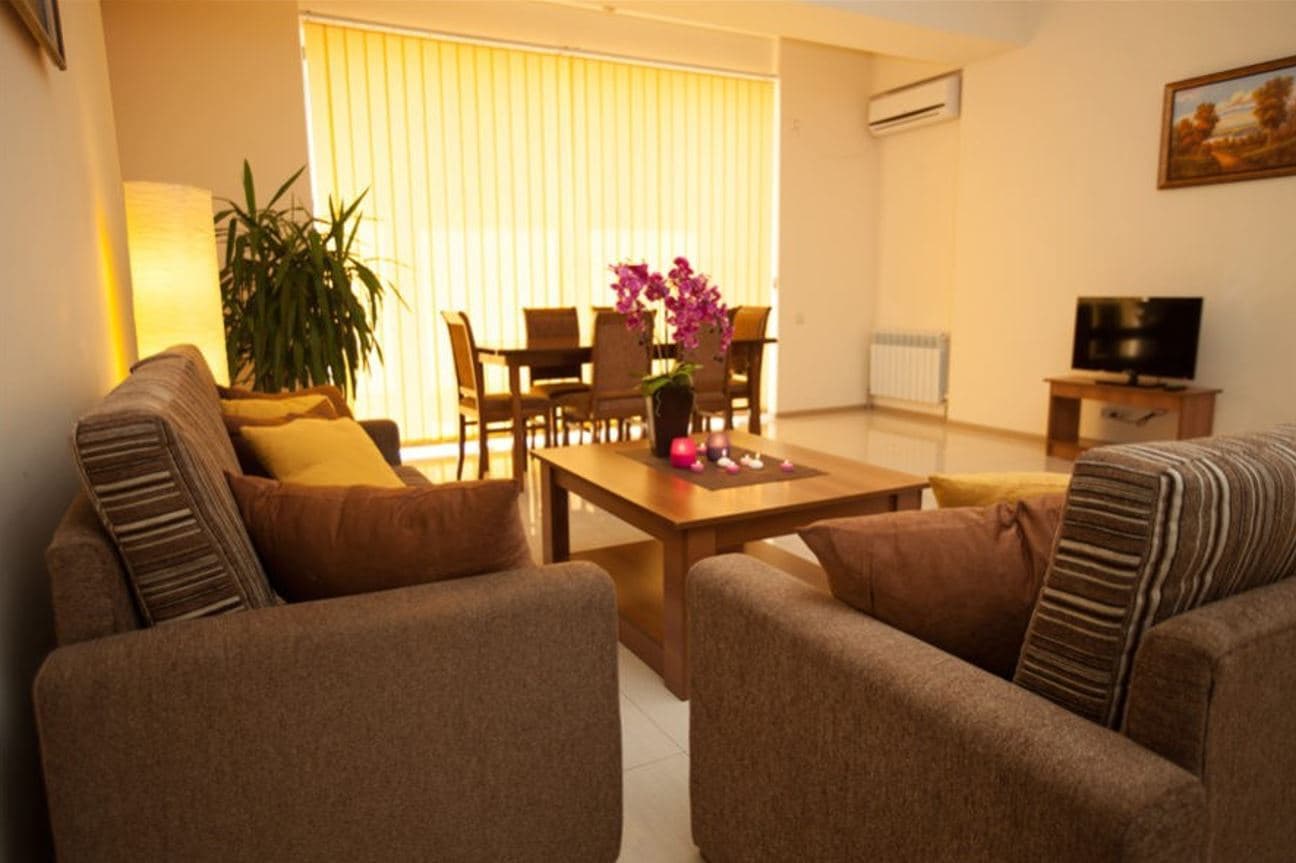 rooms-thee-bedroom-suite