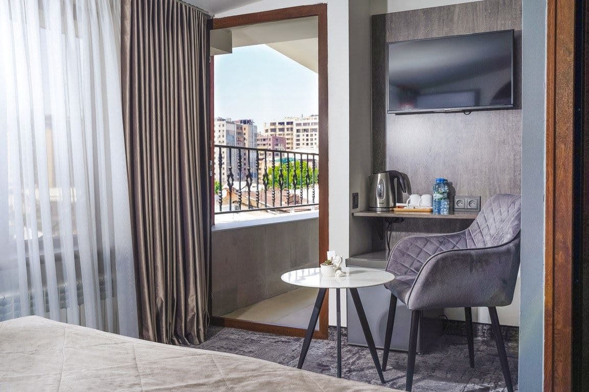 rooms-dbltwn-with-balcony