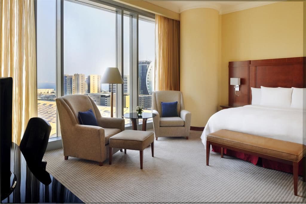 rooms-deluxe-room-king-room