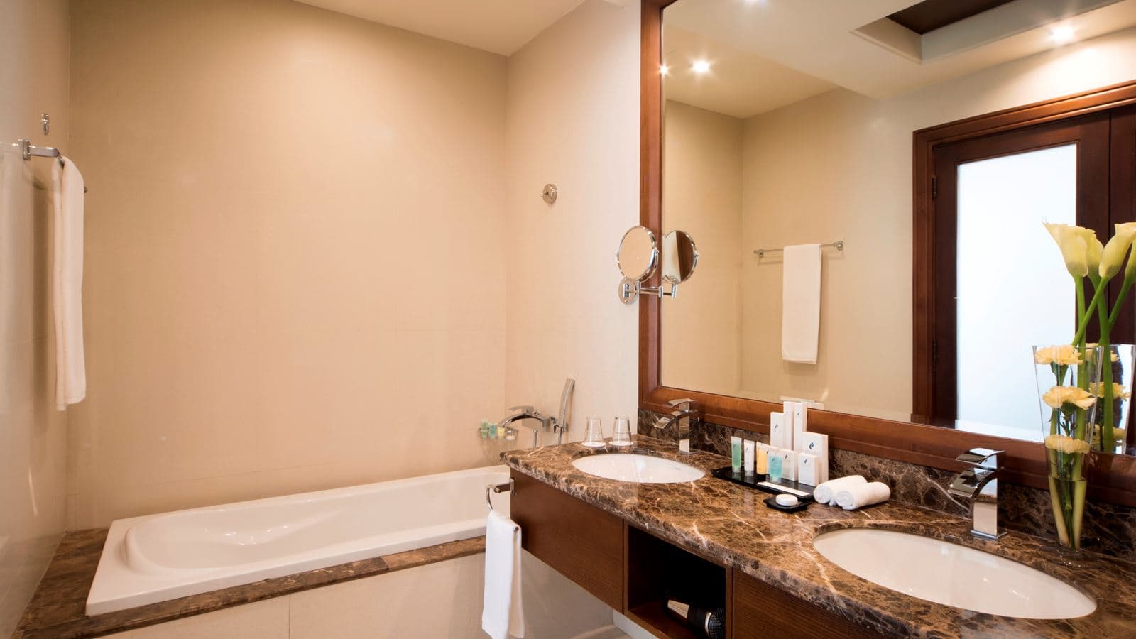 rooms-deluxe-room