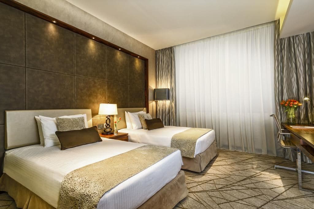 rooms-club-room