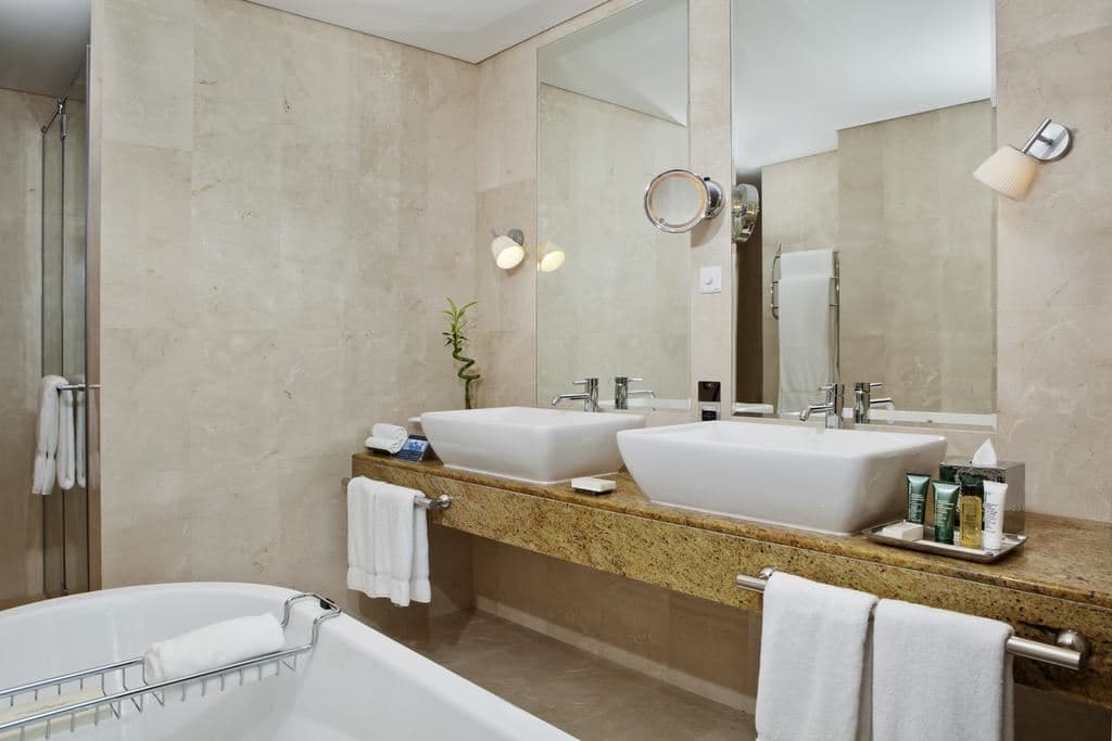 rooms-king-guest-room