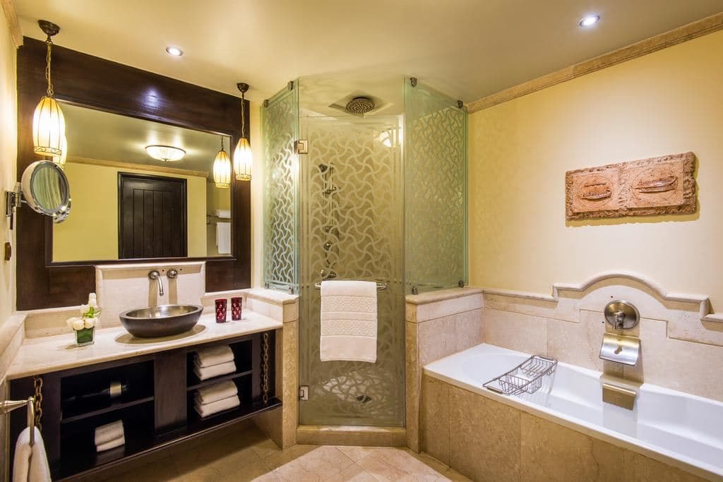 rooms-deluxe-pool-view-room