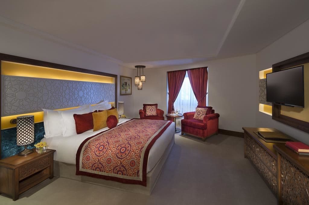 rooms-deluxe-suite