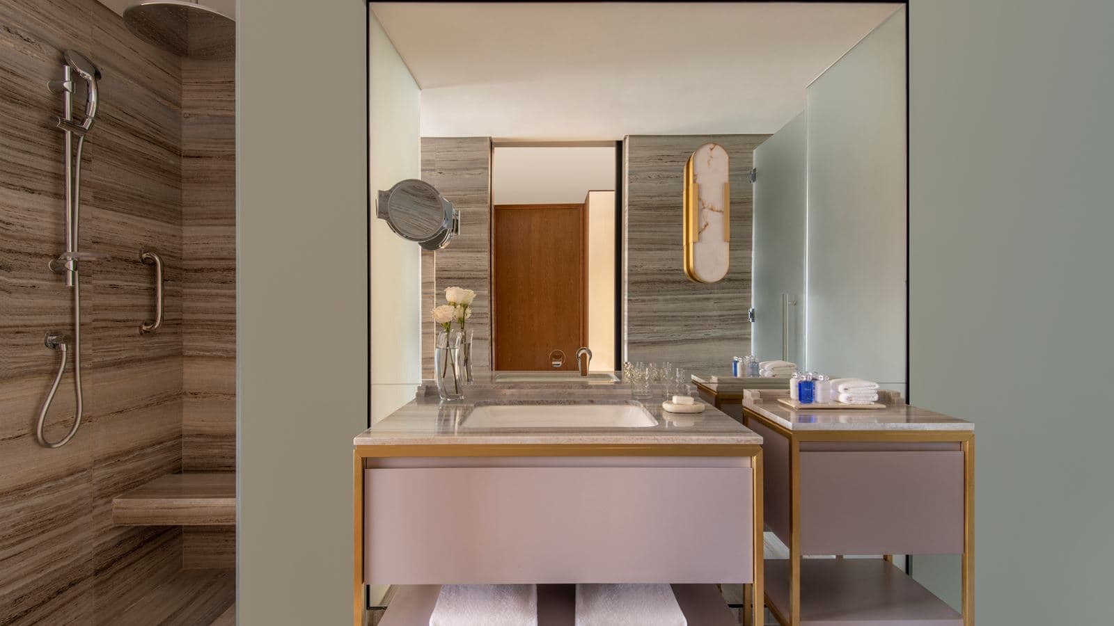 rooms-superior-room