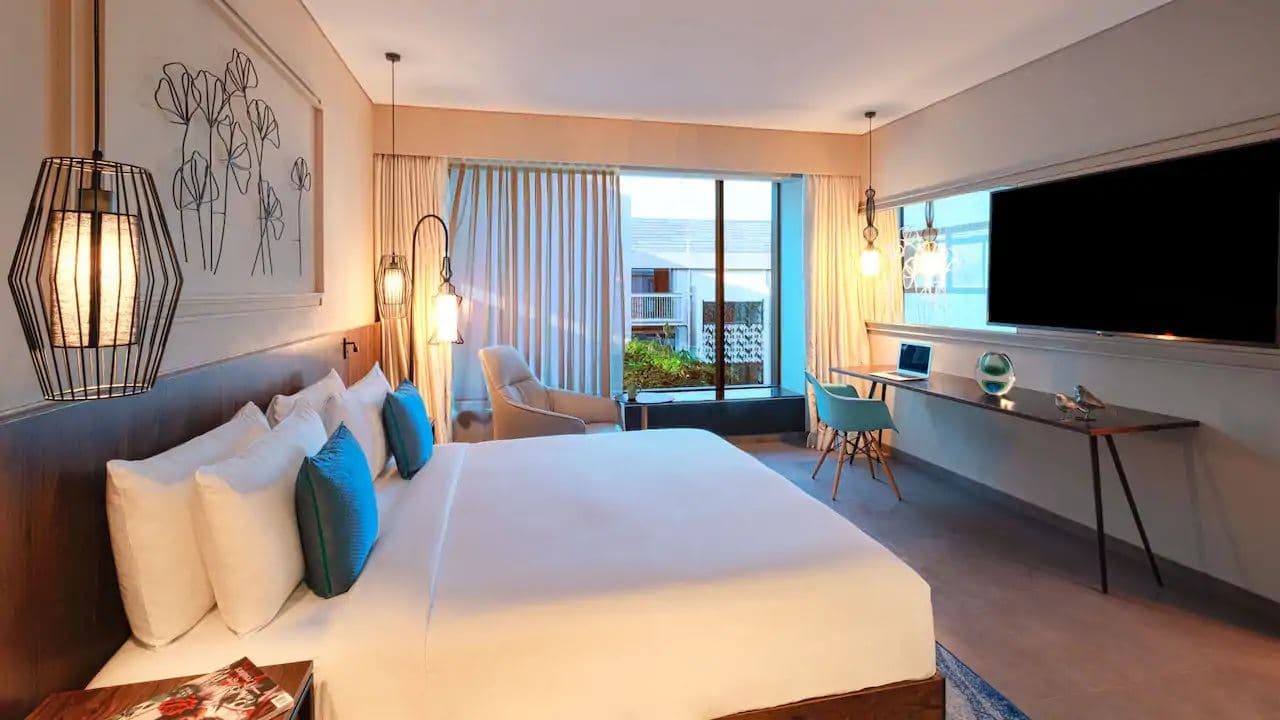 rooms-deluxe-pool-view