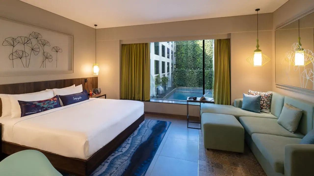 rooms-pool-view