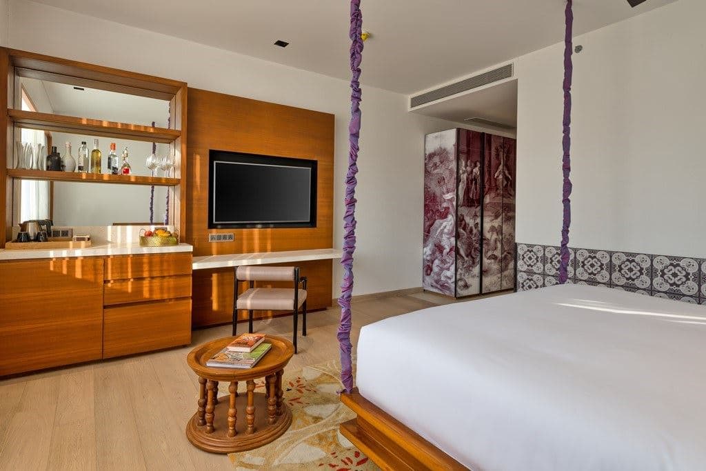 rooms-deluxe-room