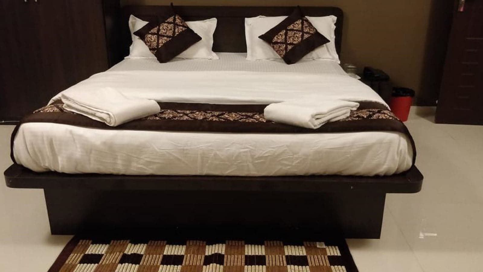 rooms-deluxe-ac