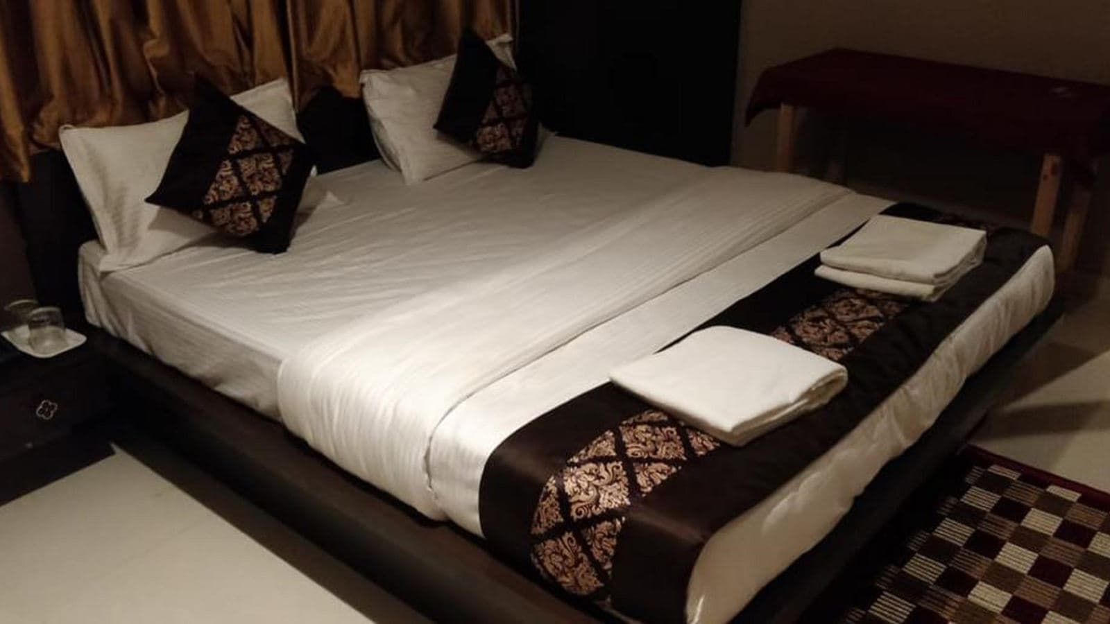 rooms-deluxe-ac