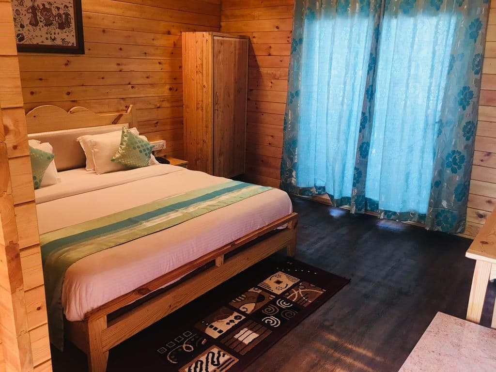 rooms-deluxe-room