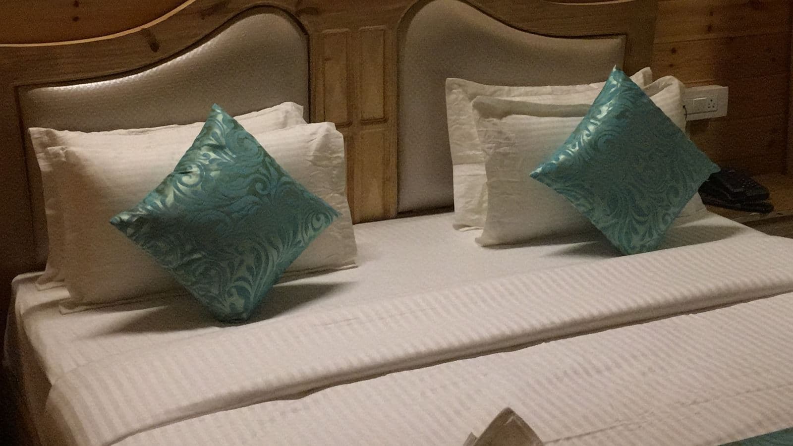 rooms-deluxe-room