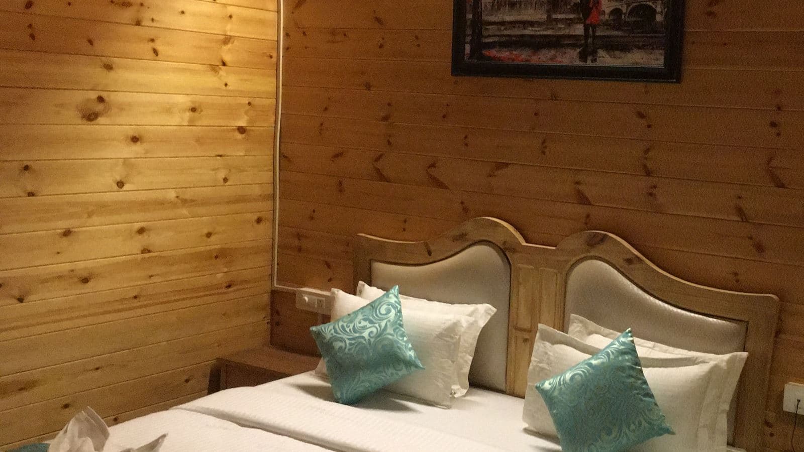 rooms-deluxe-room