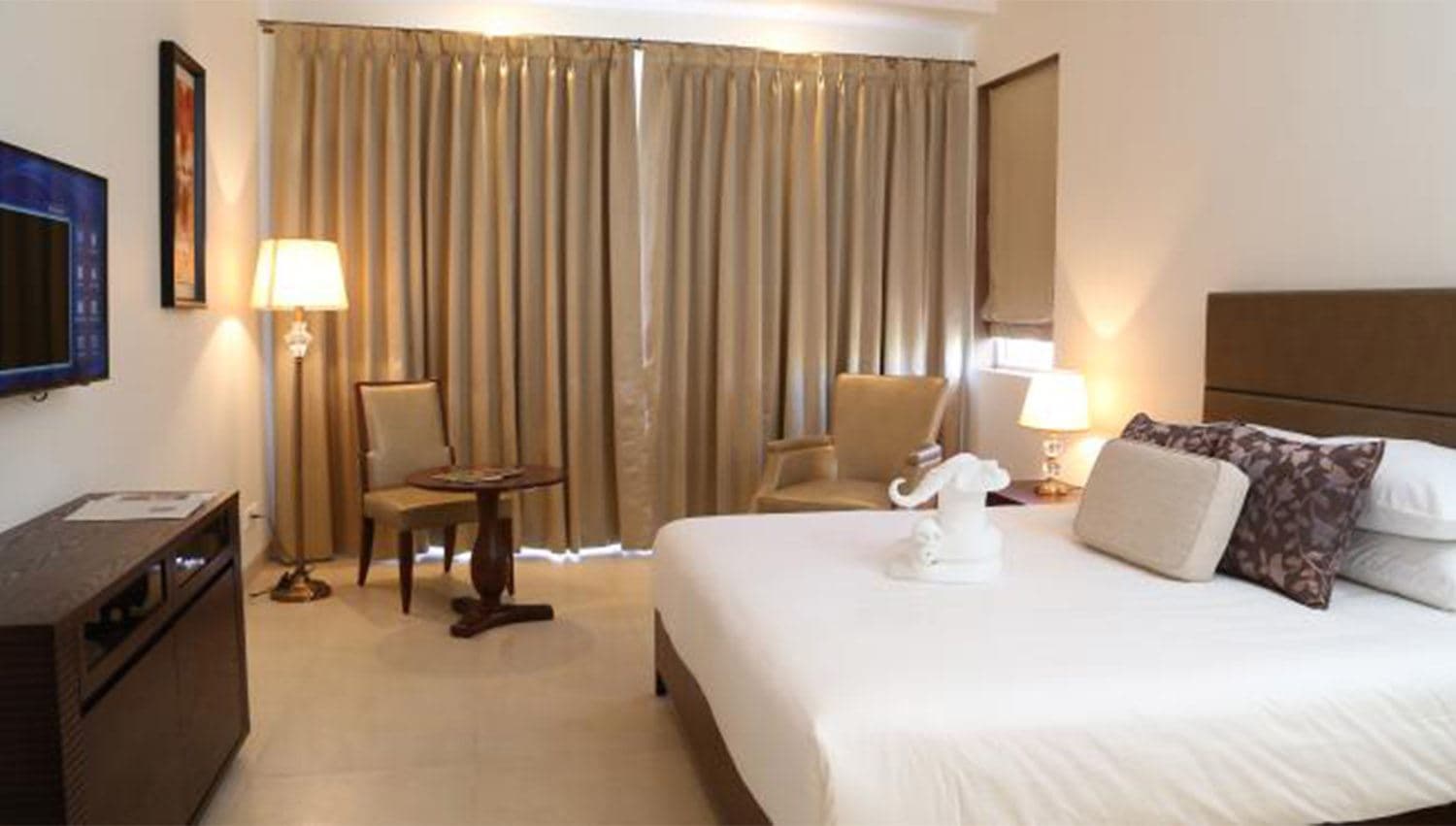 rooms-deluxe-room