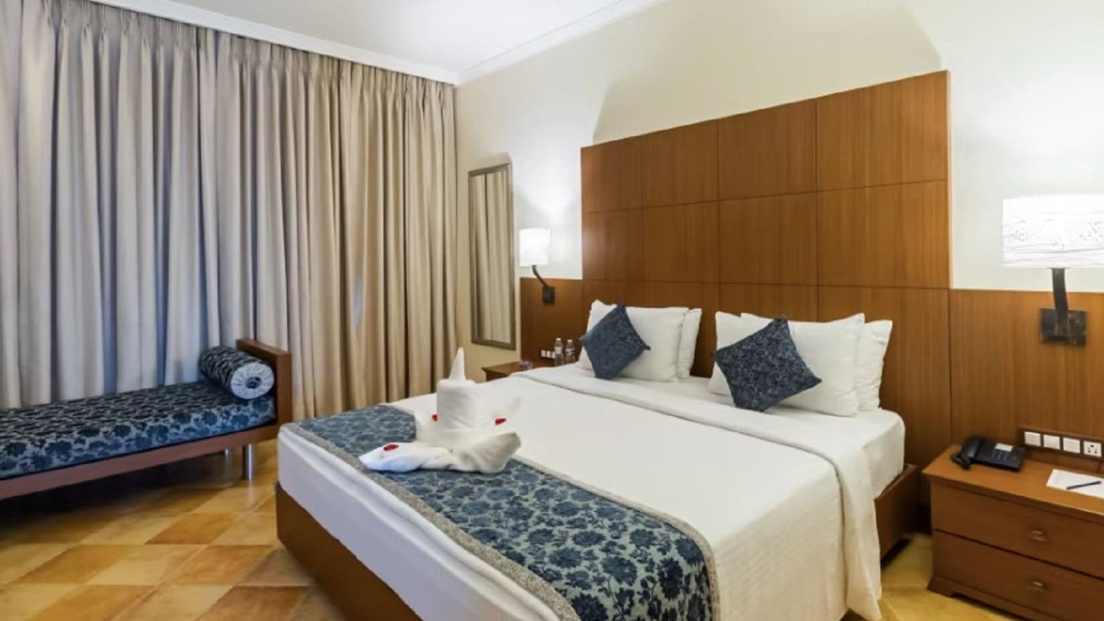 rooms-club-room