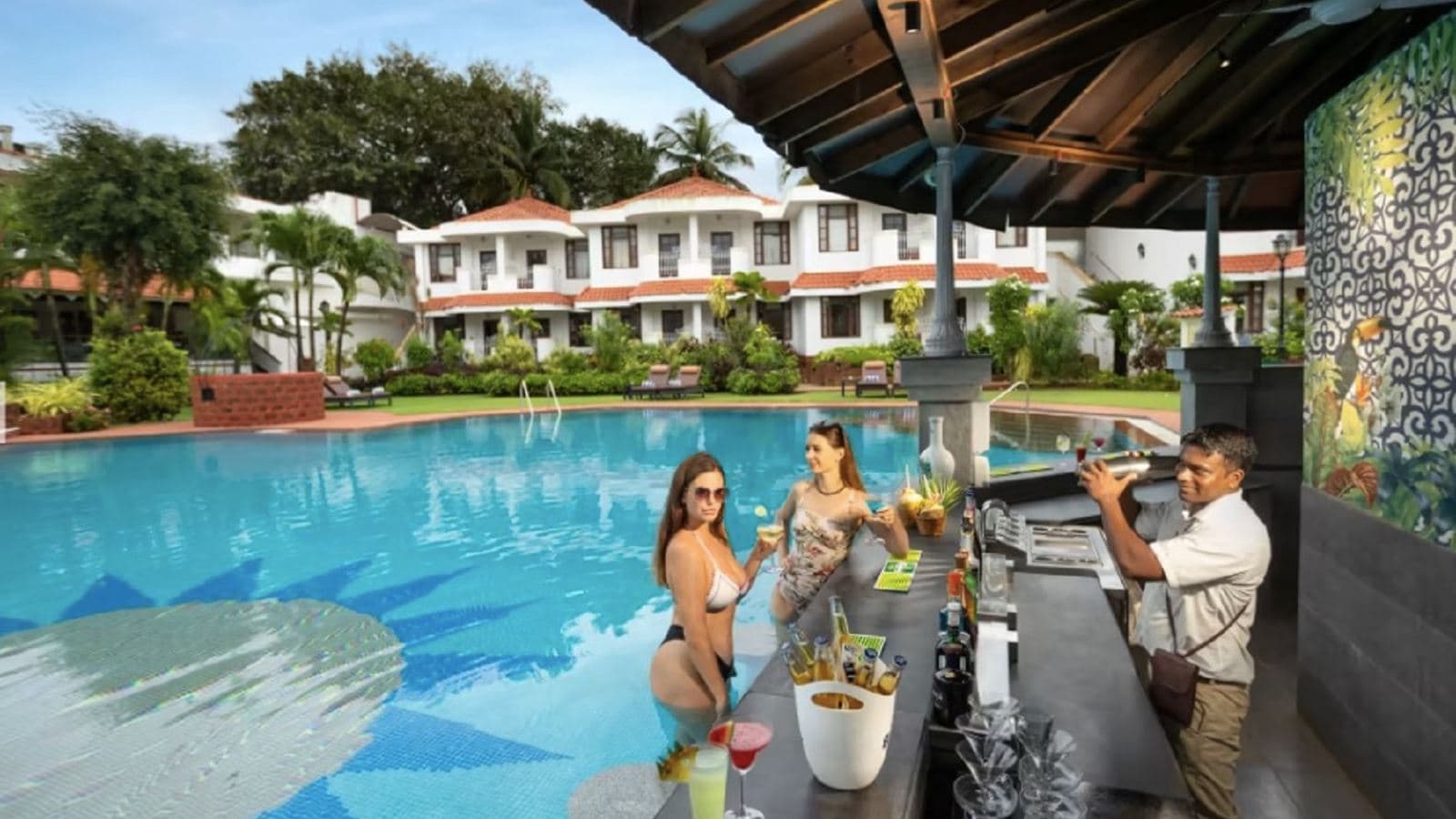 bars-pool-sunken-bar