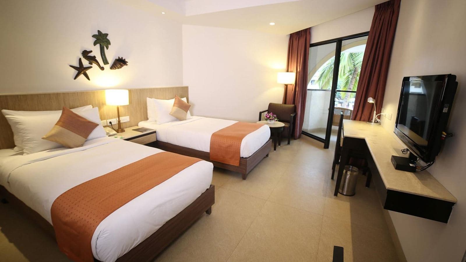 rooms-plaza-garden-view